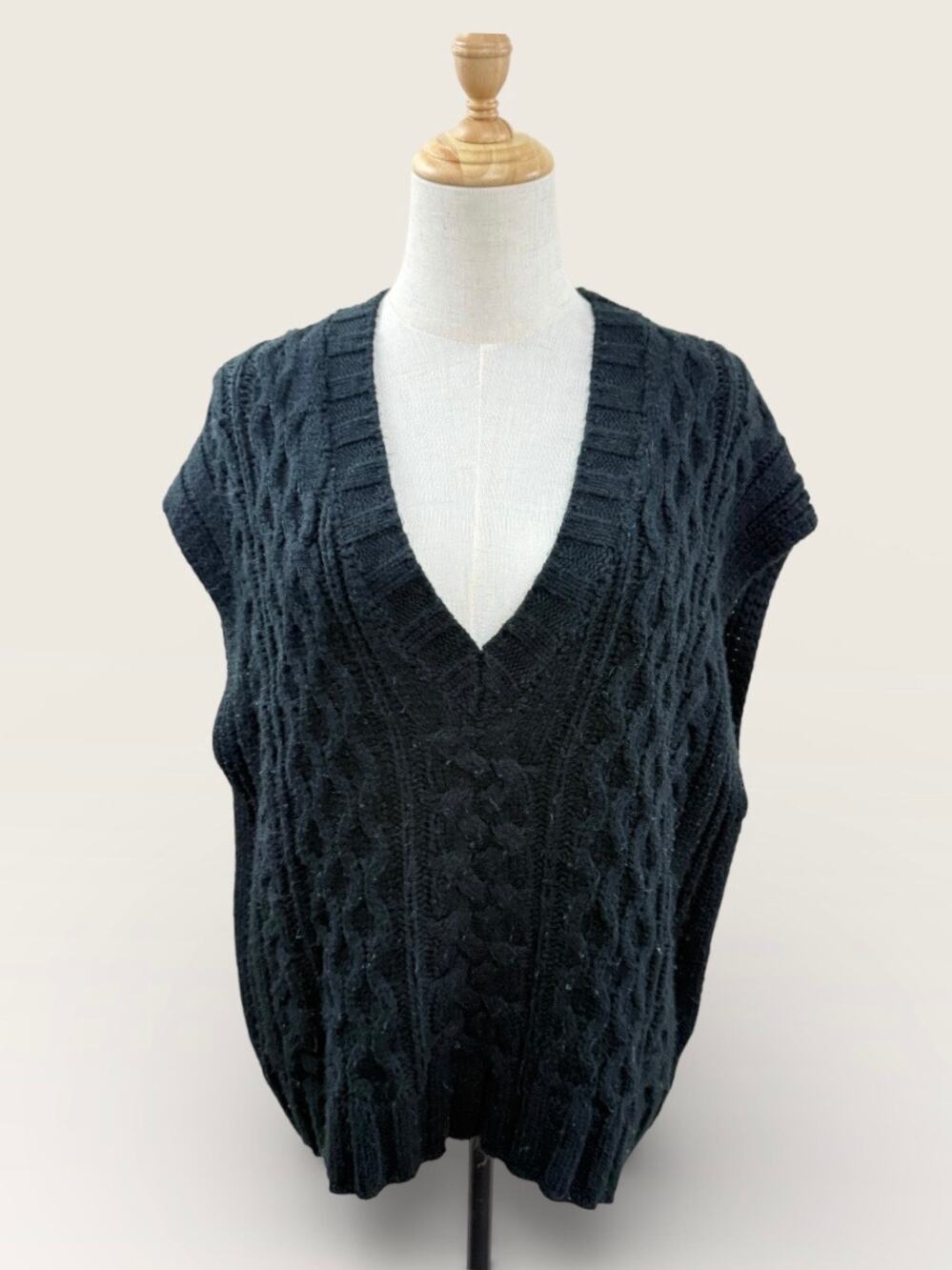 Anthropologie Lea & Viola Oversized V Neck Cable Knit Sweater Vest, Size XS